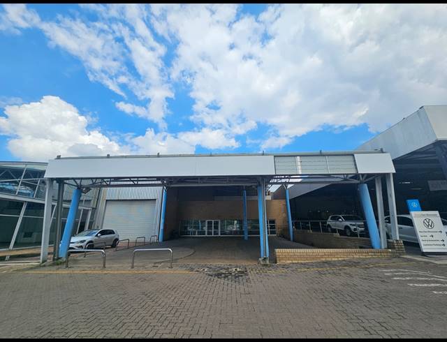1,842M² SHOWROOM TO LET IN BRUMA